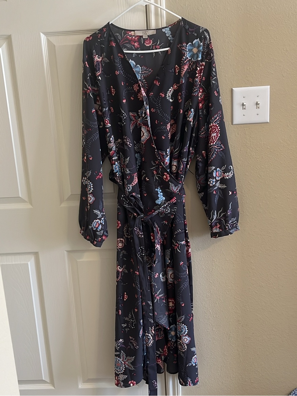 LOFT Dark Gray Floral Long-Sleeve Wrap Dress plus size 24